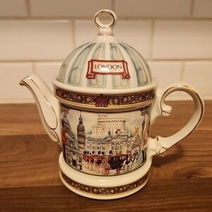 Sadler London Heritage Vintage "HorseGuard" Teapot-England